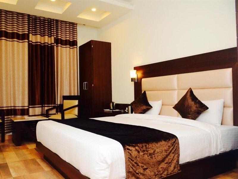 Hotel The Onix Dehradun Luaran gambar