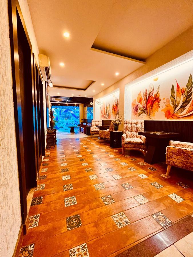 Hotel The Onix Dehradun Luaran gambar