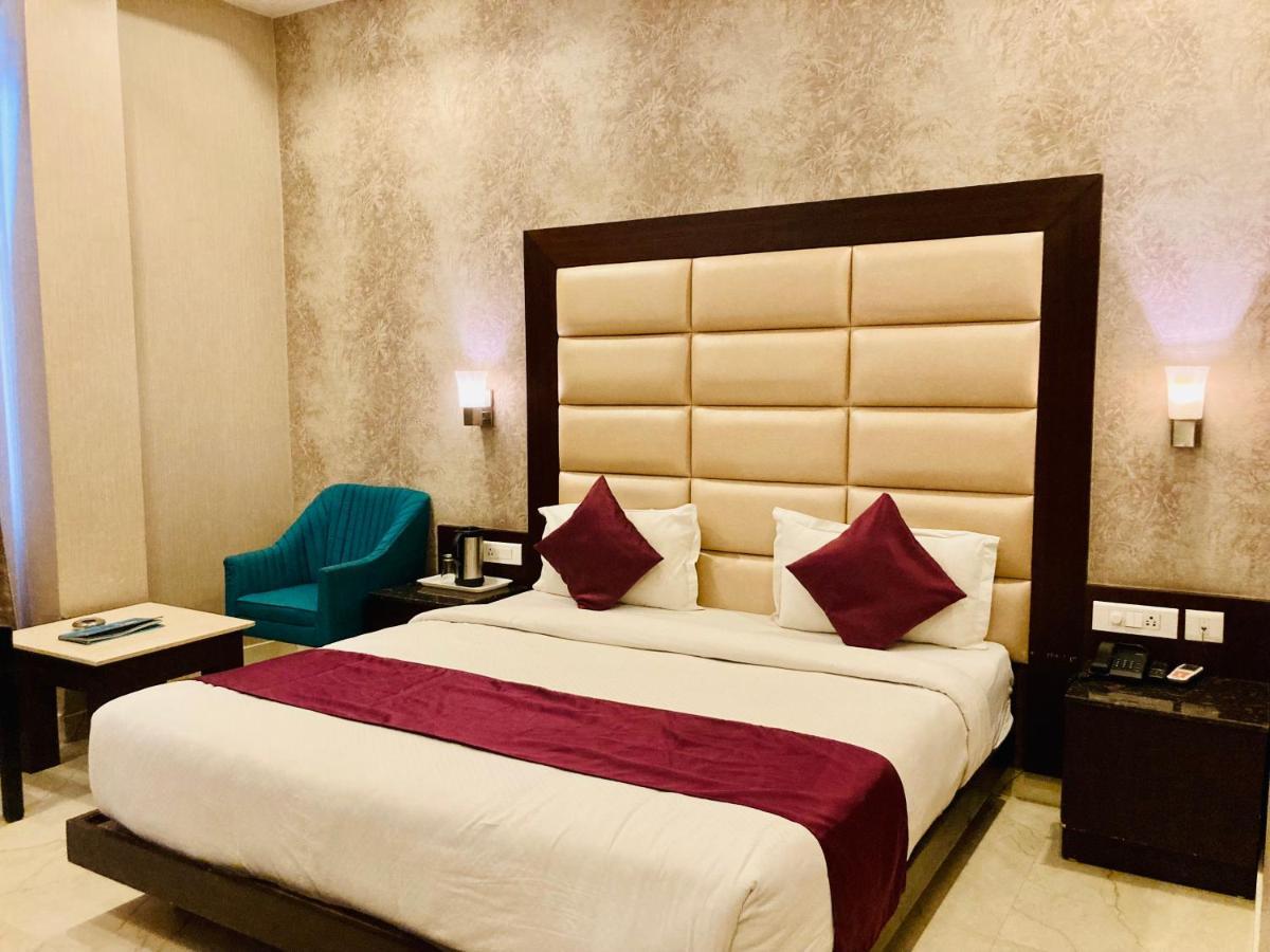 Hotel The Onix Dehradun Luaran gambar