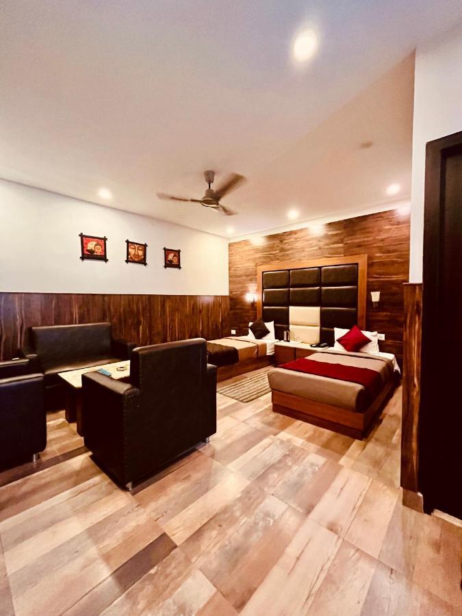 Hotel The Onix Dehradun Luaran gambar