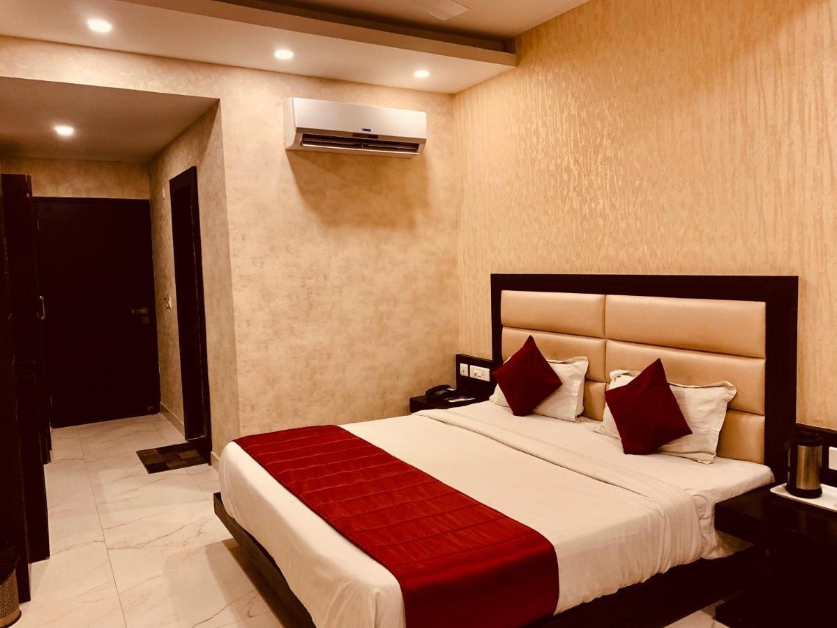 Hotel The Onix Dehradun Luaran gambar