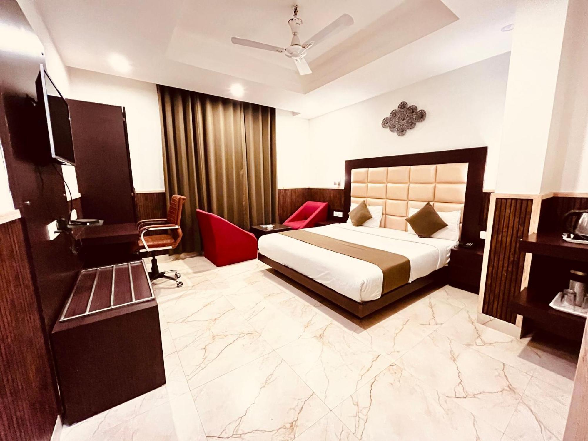 Hotel The Onix Dehradun Luaran gambar
