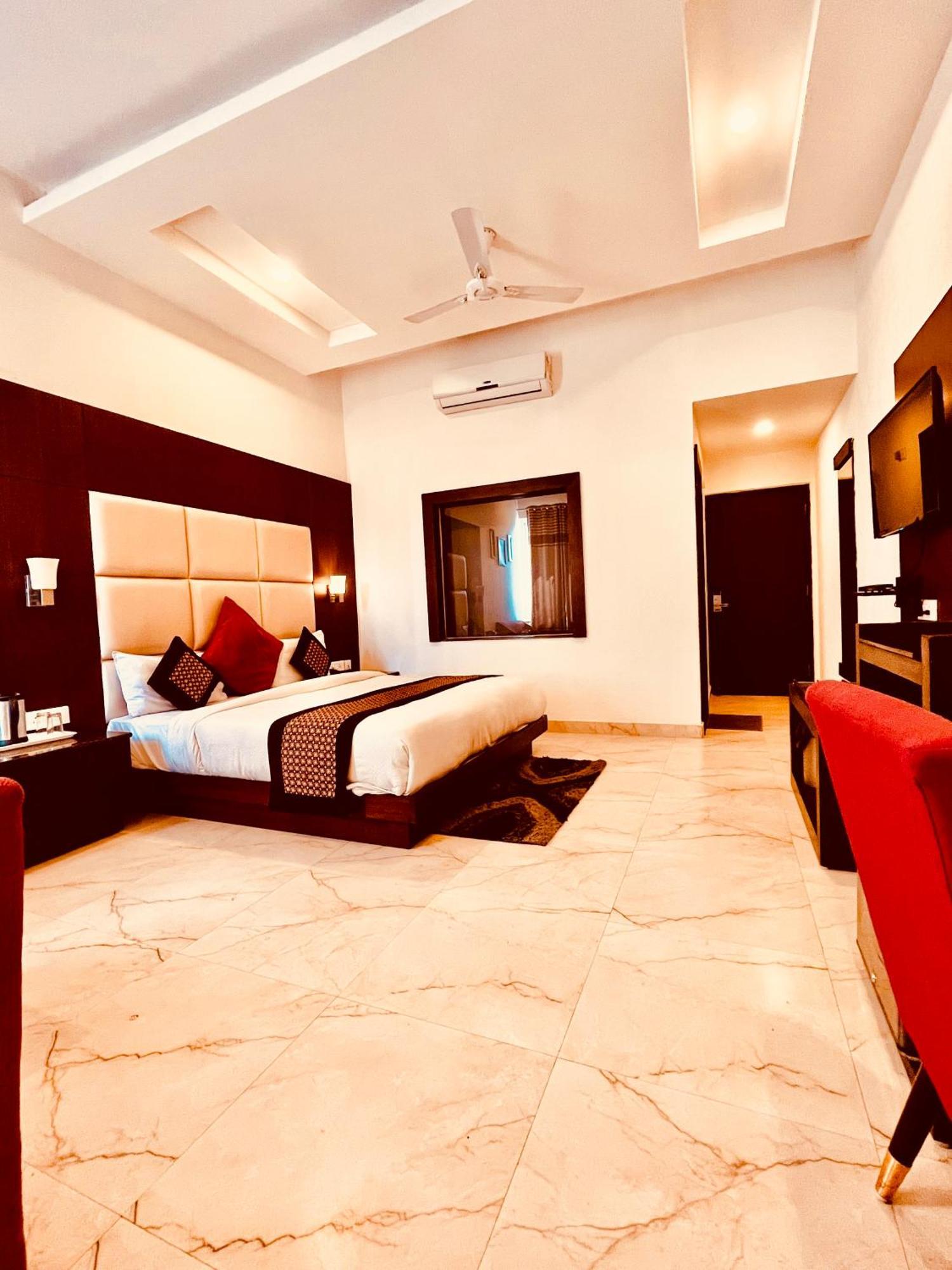 Hotel The Onix Dehradun Luaran gambar