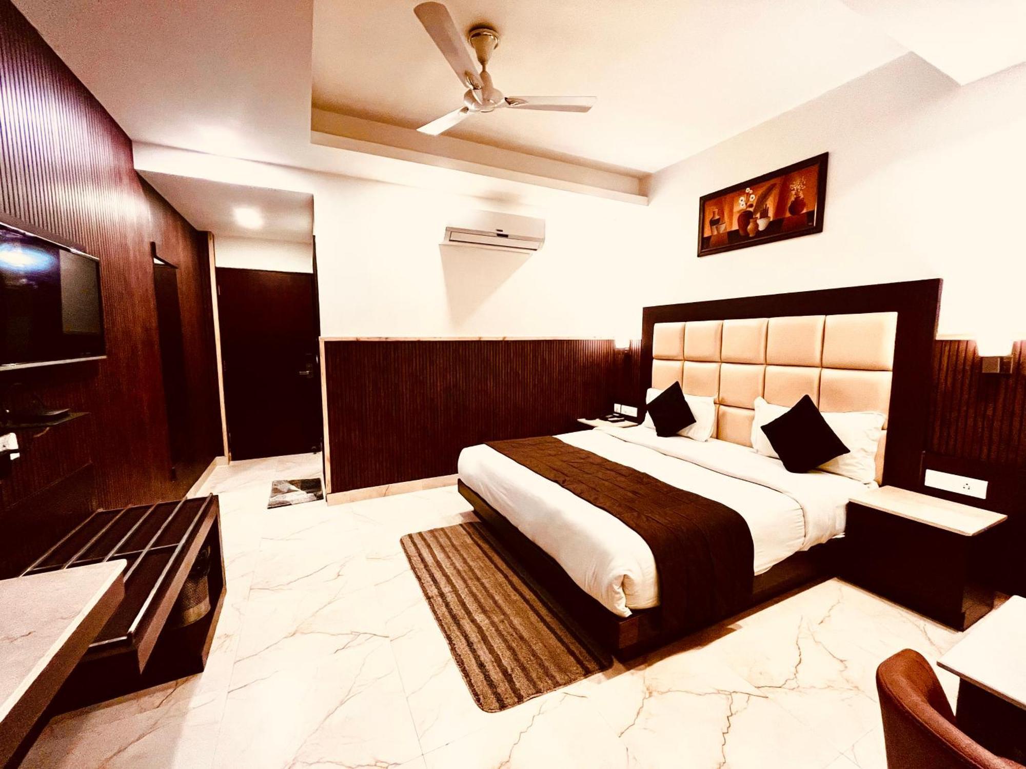 Hotel The Onix Dehradun Luaran gambar
