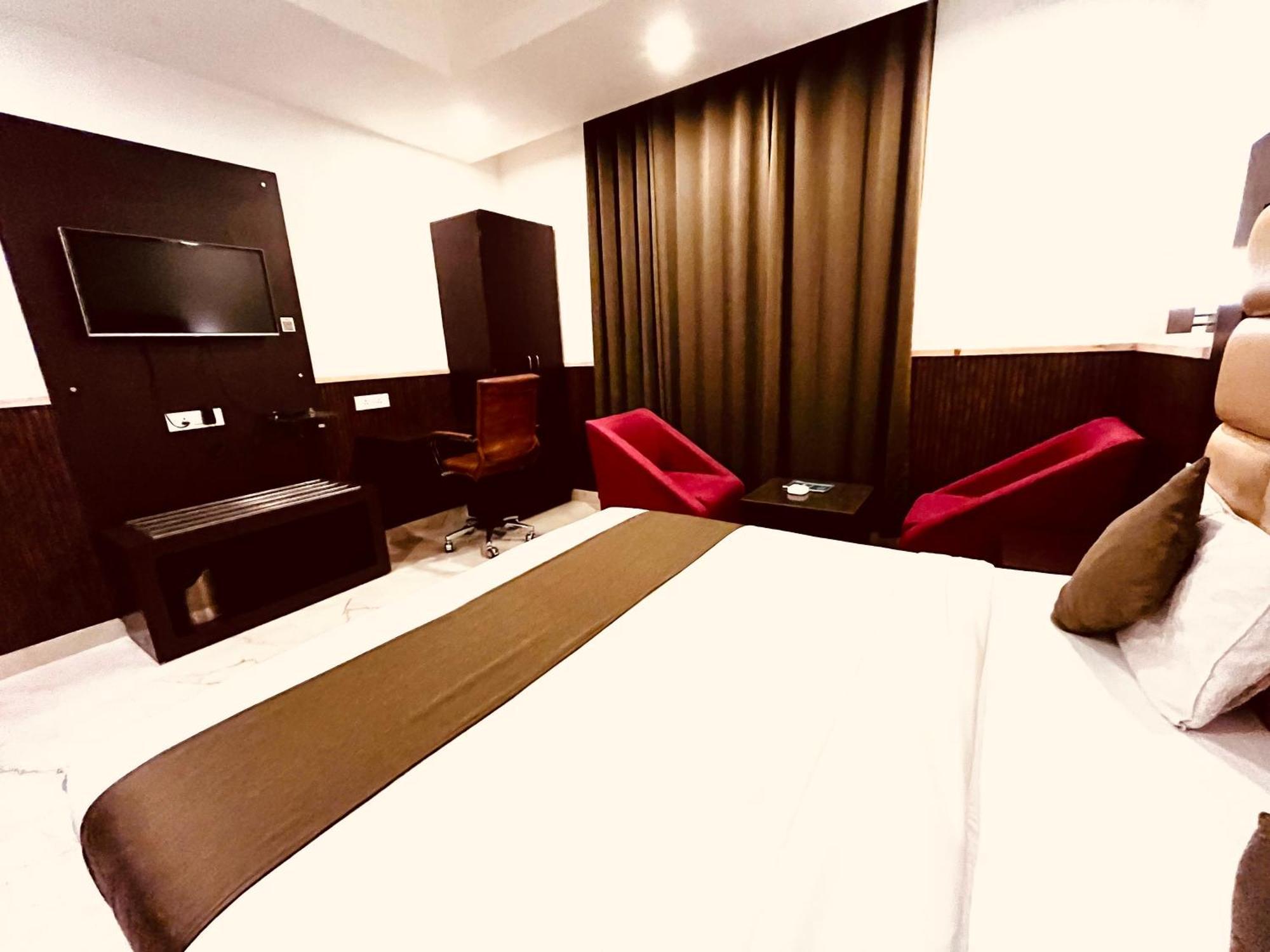 Hotel The Onix Dehradun Luaran gambar