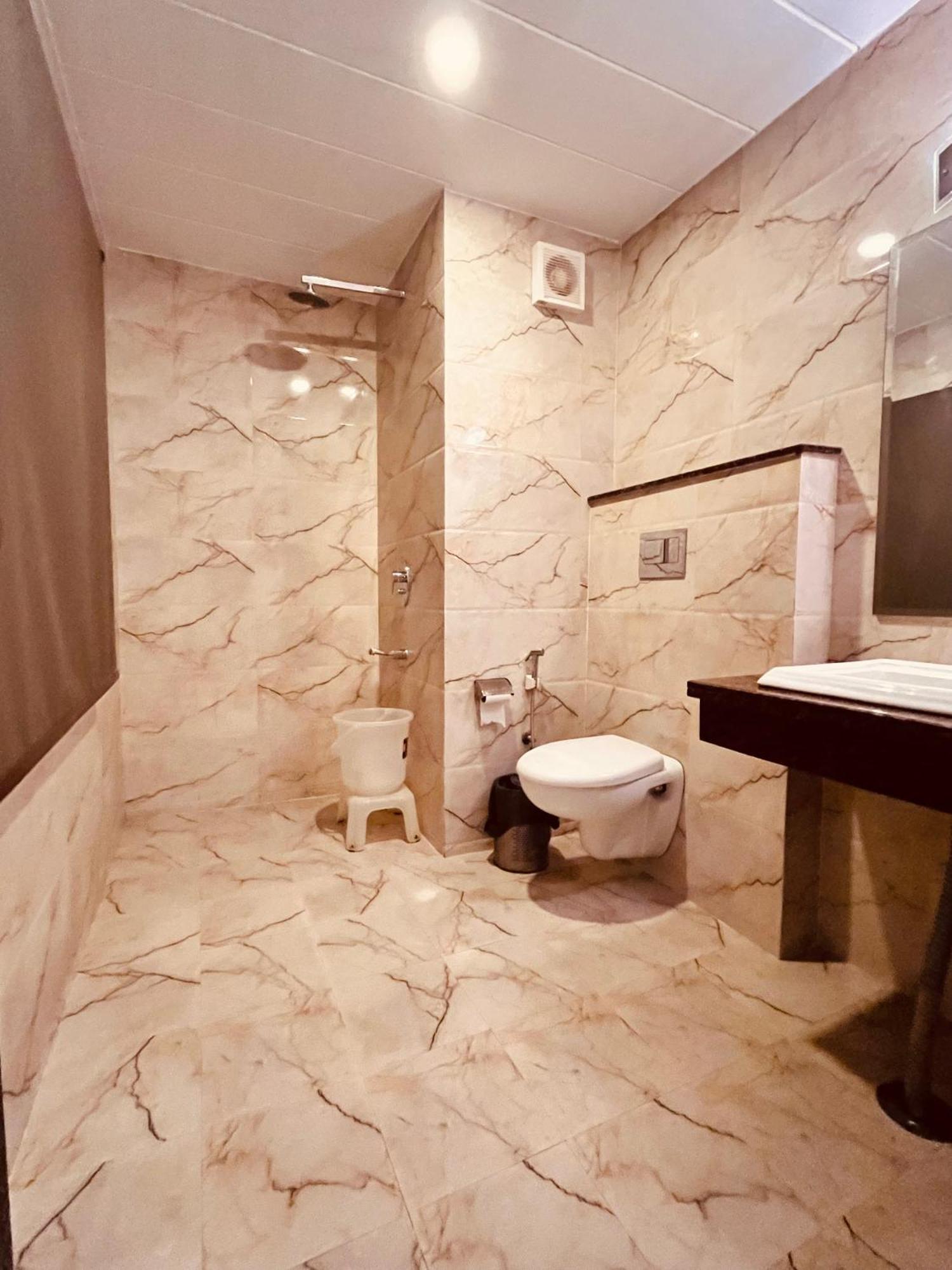 Hotel The Onix Dehradun Luaran gambar