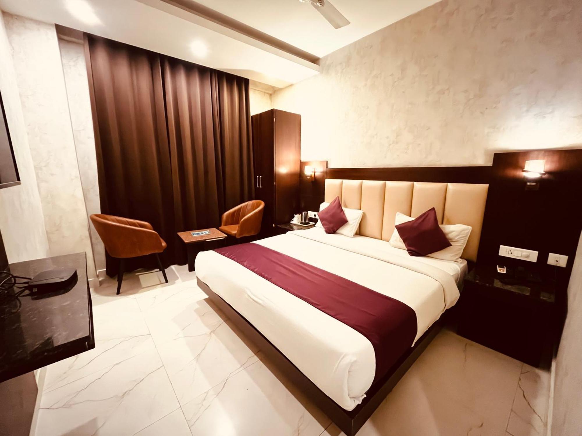 Hotel The Onix Dehradun Luaran gambar