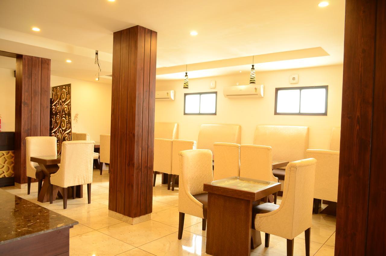 Hotel The Onix Dehradun Luaran gambar