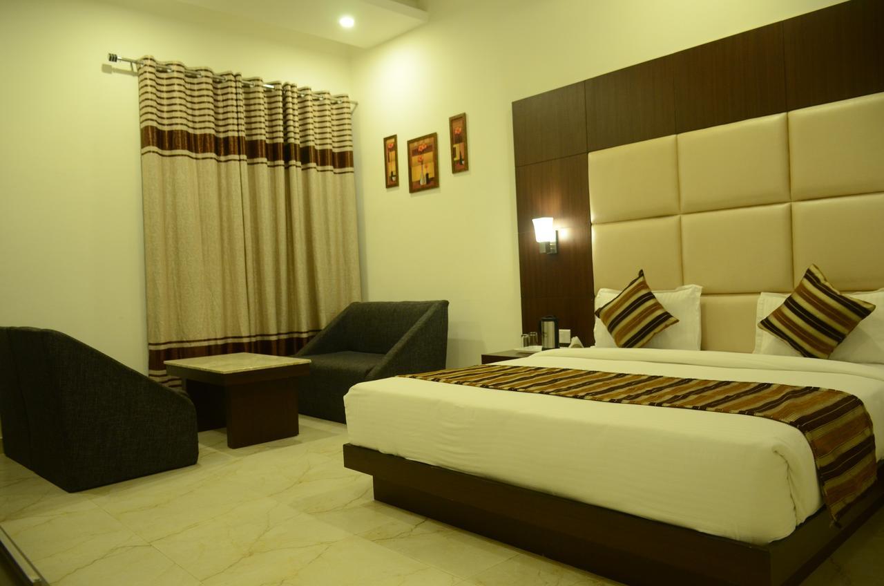 Hotel The Onix Dehradun Luaran gambar