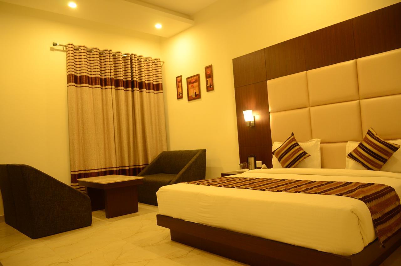 Hotel The Onix Dehradun Luaran gambar