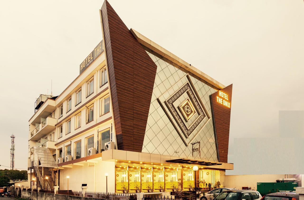 Hotel The Onix Dehradun Luaran gambar