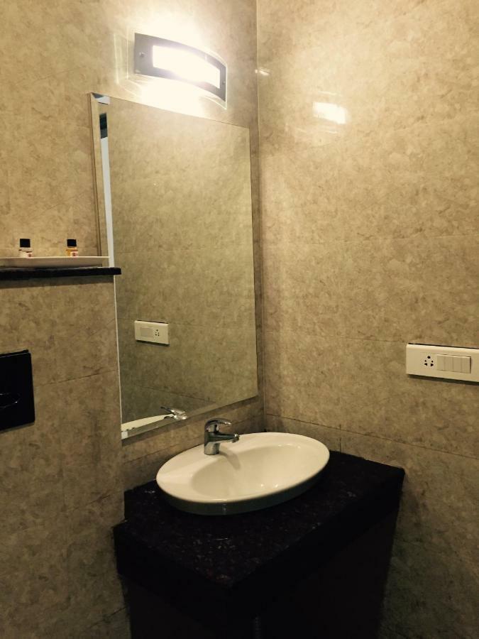 Hotel The Onix Dehradun Luaran gambar